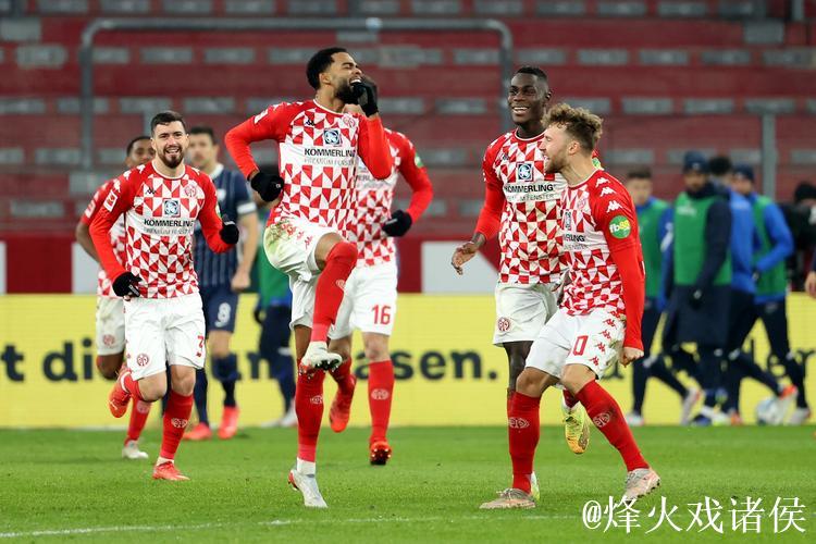 拜仁主场对美因茨八连捷,得失球比40-7 拜仁主场对美因茨八连捷,得失球比40-7