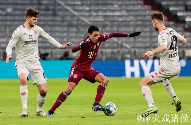 拜仁主场对美因茨八连捷,得失球比40-7 拜仁主场对美因茨八连捷,得失球比40-7